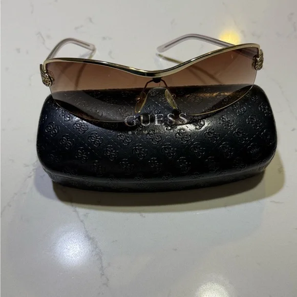 Guess Women's Y2K Vintage 2008 Sunglasses - Picture 4 of 10